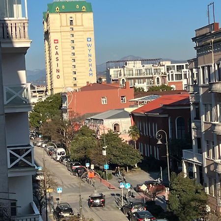 Апартаменты От Зуры Batumi Exteriör bild