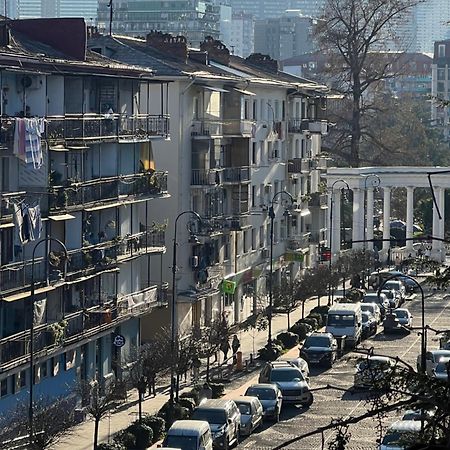Апартаменты От Зуры Batumi Exteriör bild